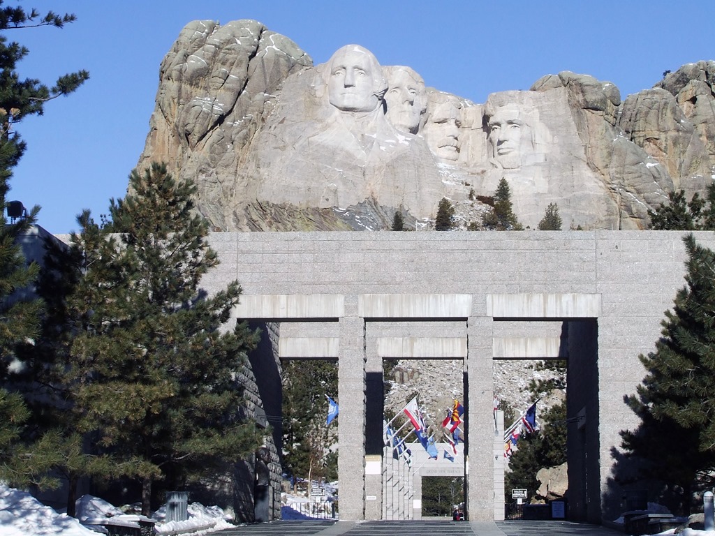 [Mount%2520Rushmore%2520and%2520Avenue%2520of%2520Flags%2520-%2520National%2520Parks%2520Image.jpg]