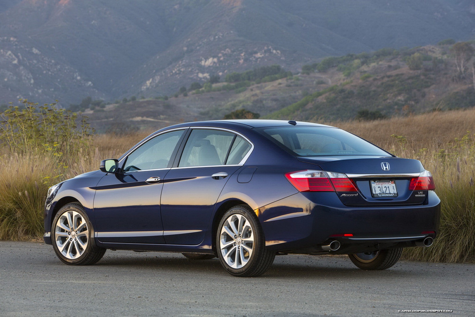 [2013_Honda_Accord_Touring_Sedan_005%255B2%255D.jpg]