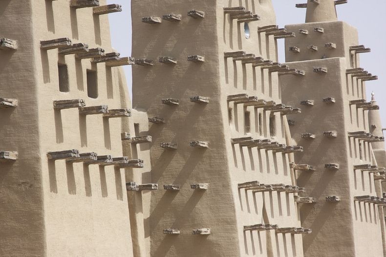 مسجد جينيه الكبير»أكبر مبنى من الطوب في العالم  Great-mosque-djenne-0%25255B2%25255D