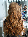 How gorgeous are these wavy tendrils?