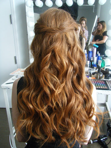 How gorgeous are these wavy tendrils?