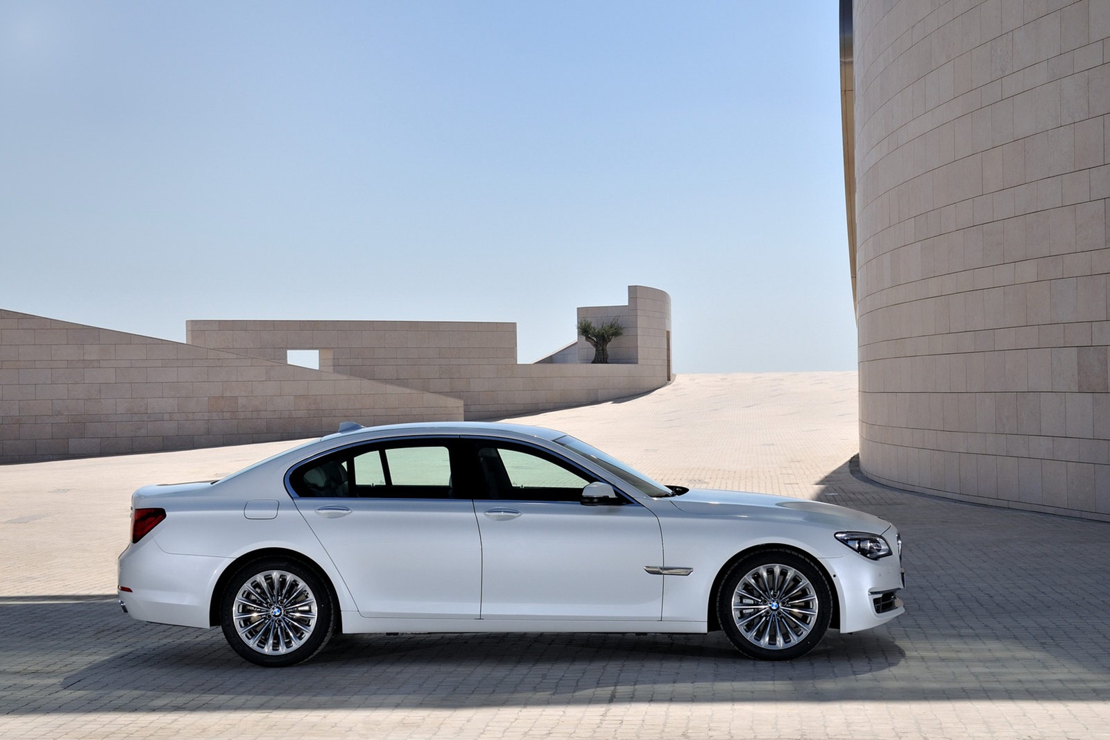 [2013-BMW-7-Series-145%255B2%255D.jpg]