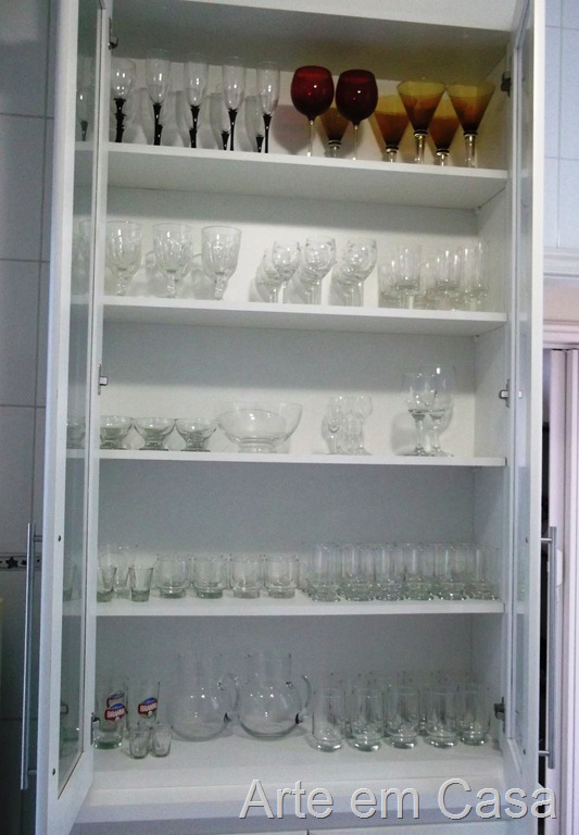 No Armario Da Cozinha Ou Expostas Na Sala Qual O Melhor Jeito De Guardar As Tacas De Vinho Lugar Certo