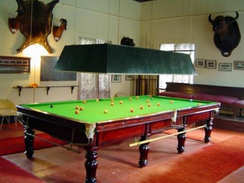 [Billard%2520Room%2520at%2520the%2520High%2520Range%2520Club.jpg]