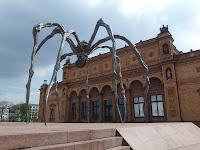 Hamburg, vor der Kunsthalle: Louise Bourgeois 