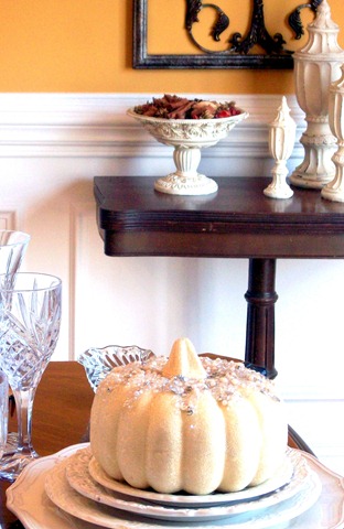 [Alex%2520photos%2520%2526%2520Bling%2520White%2520Pumpkin%2520Tablescape%25201593%255B3%255D.jpg]