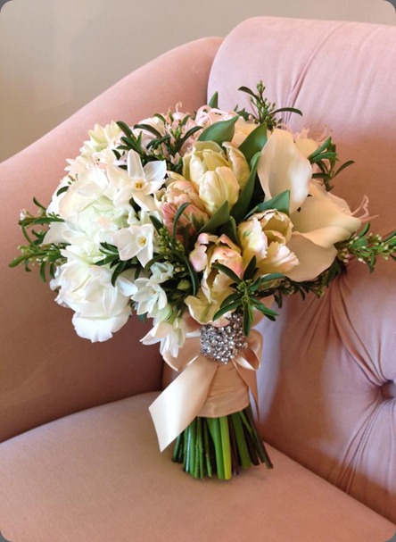 422808_370518712975615_436057505_n white lilac