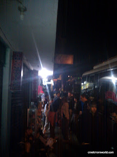 3:50 am.  The line for Wynna Pichu is already 6 busses long.