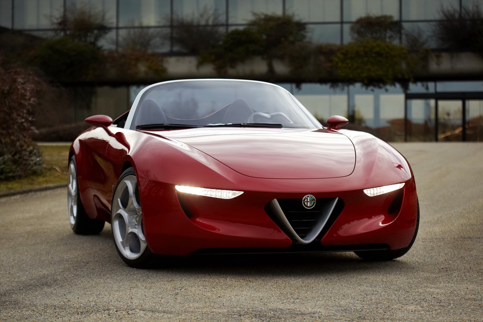 [2010-Pininfarina-Alfa-Romeo-2ueottanta-Concept-1%255B2%255D.jpg]