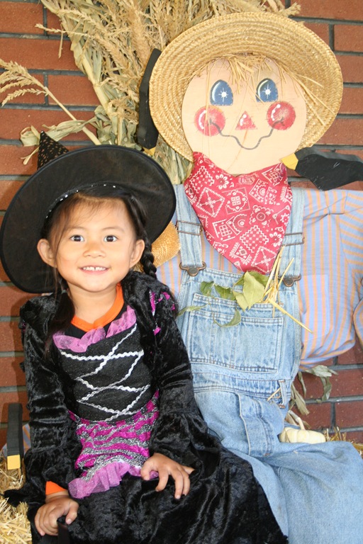 [Halloween%2520tate%2520and%2520scarecrow%255B4%255D.jpg]