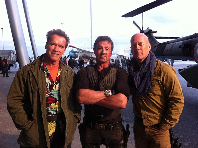 Arnold Schwarzenegger, Bruce Willis és Sylvester Stallone az Expendables 2 forgatásán