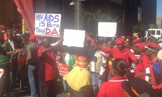 [DEMOCRATIC%2520ALLIANCE%2520MARCH%2520COSATU%2520PROTESTORS%2520HIV%2520AIDS%2520IS%2520BETTER%2520THAN%2520DA%255B10%255D.jpg]