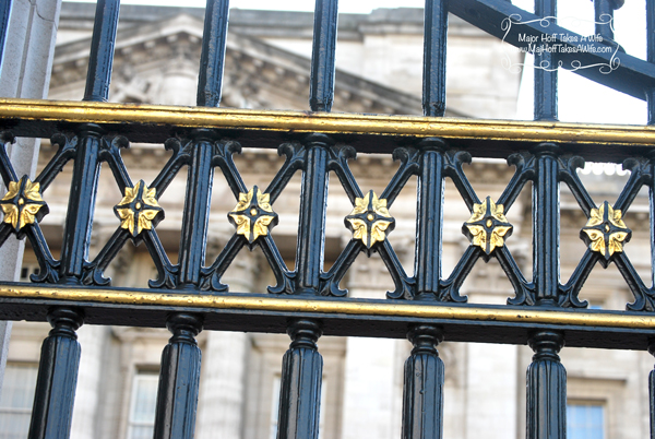 buckinghampalacecloseup.jpg Buckinghampalacecloseup