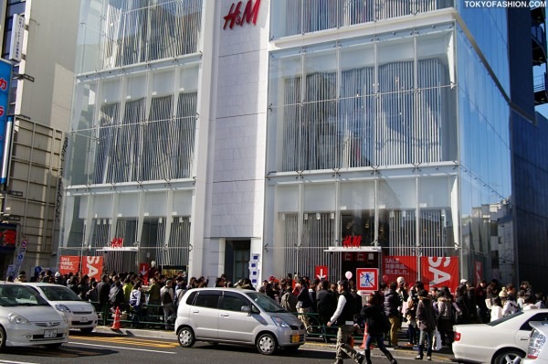 Liquidação Sacolas da Sorte no Japão: Compre sem saber o que está levando. Foto: TokyoFashion