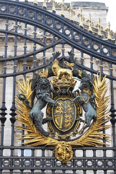 BuckinghamPalaceSeal.jpg BuckinghamPalaceSeal