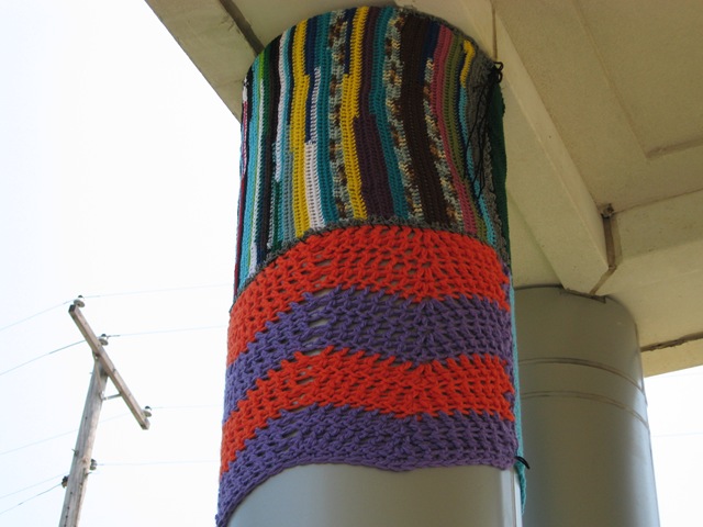 [20110605-YarnBombing%2520%25282%2529%255B2%255D.jpg]