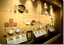 exhibit_Wall_of_Serving_Utensils,_Dishes,_Tiles_l