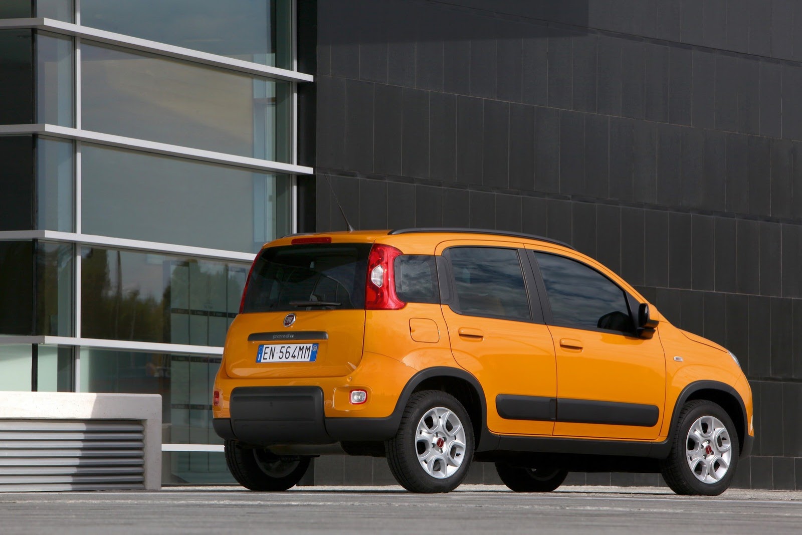 [2013-Fiat-Panda-Trekking-31%255B2%255D.jpg]