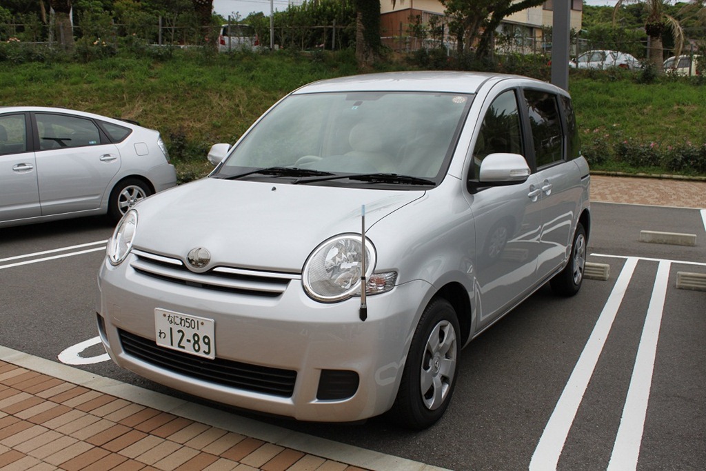 [Toyota-Sienta_035.jpg]
