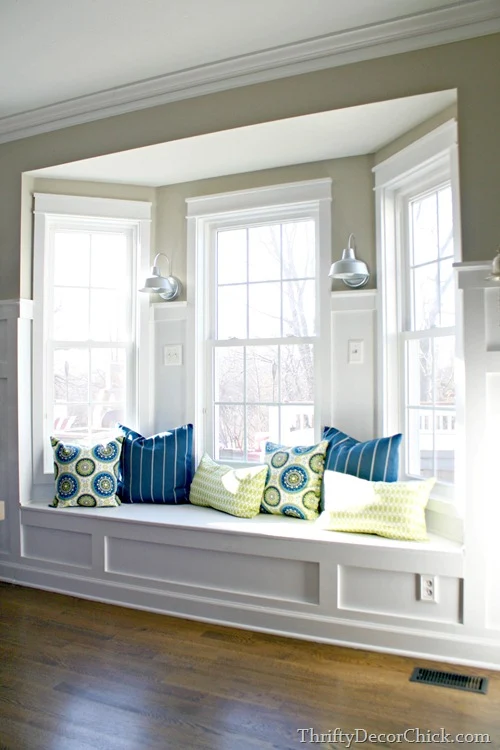 window seat in kitchen