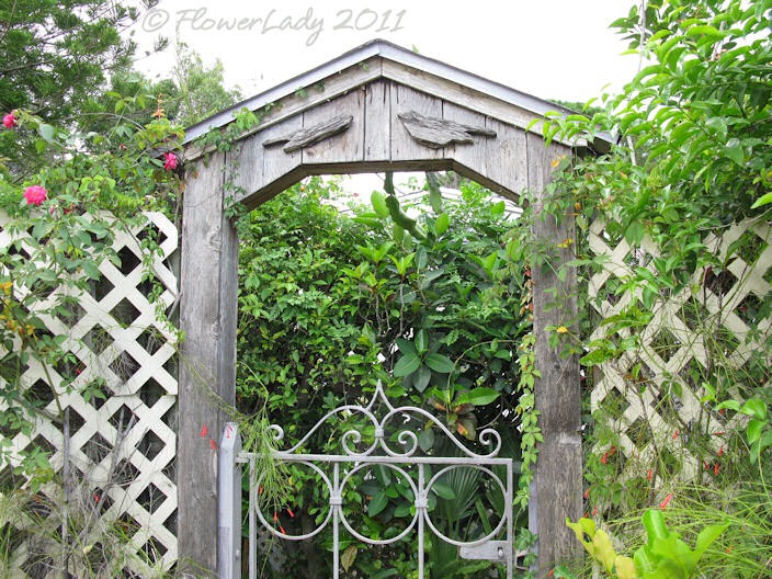 [07-19-front-gate%255B3%255D.jpg]