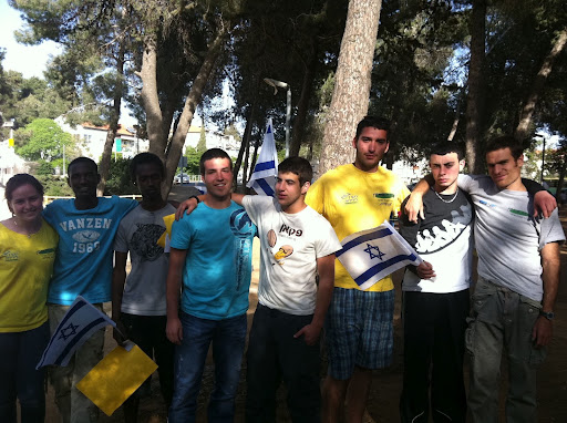 Intergenerational activity between students from "Acharei" and elders of Melabev's "Moked109" hotline