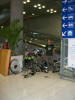 Thaïlande - Bangkok - On emballe nos vélos à l'aéroport !