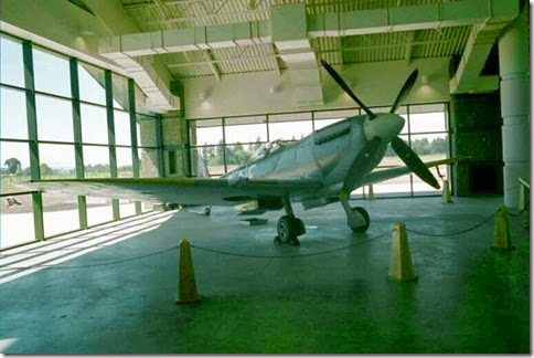 95842_20 1945 Supermarine Spitfire Mark XVI at the Evergreen Aviation Museum in 2001