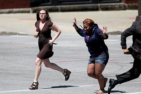 A két címszereplő püföli egymást az Amerika Kapitány 2 forgatásán 10