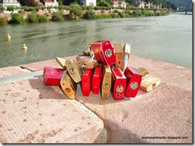 23-Heidelberg. Candados en Puente de Karl Theodor (Alte Brucke) - P9020077