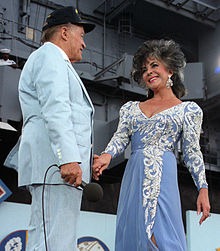 [220pxBobHopeElizabethTaylorUSOMay198%255B1%255D.jpg]