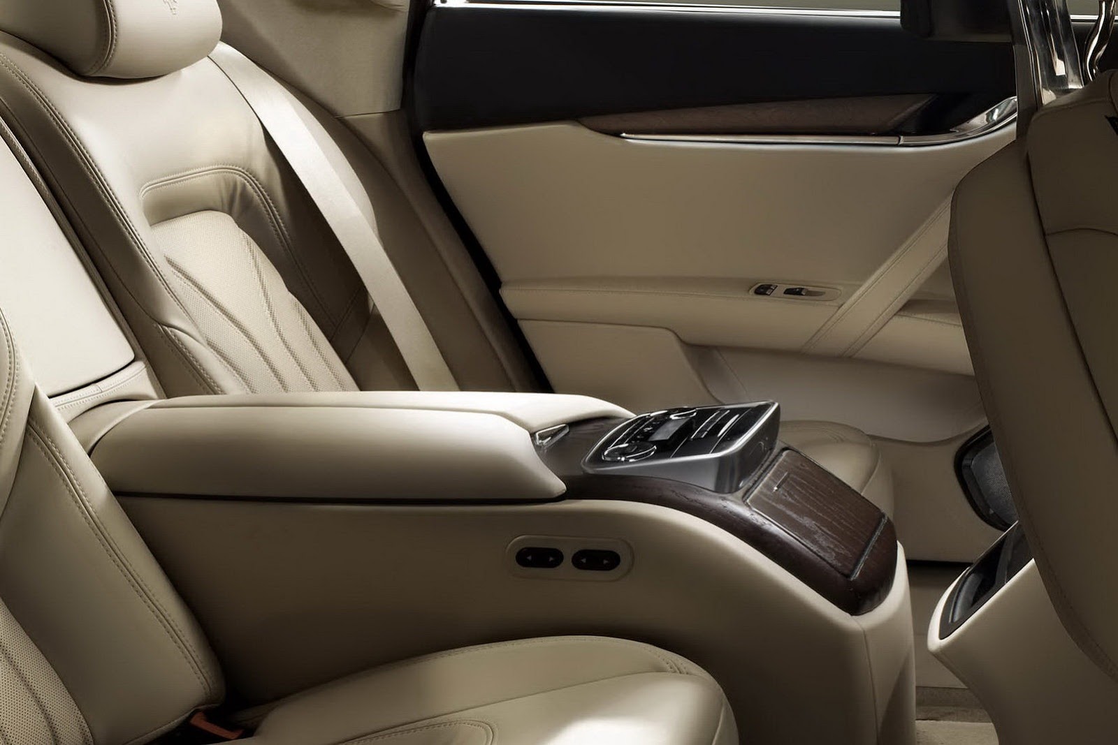 [2013-Maserati-Quattroporte-42.jpg]