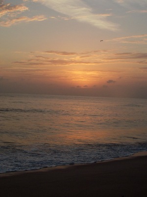 Wednesday sunrise, full moon and beach 047