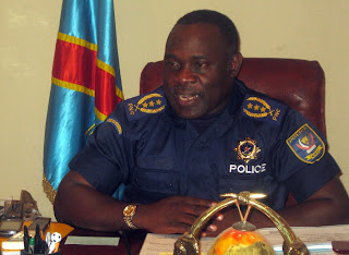 Général John Numbi, inspecteur général de la police congolaise dans son bureau, à Kinshasa, mai 2010.