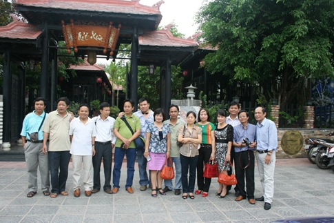 c&agrave; ph&ecirc; s&aacute;ng Đ&ocirc;ng H&agrave;