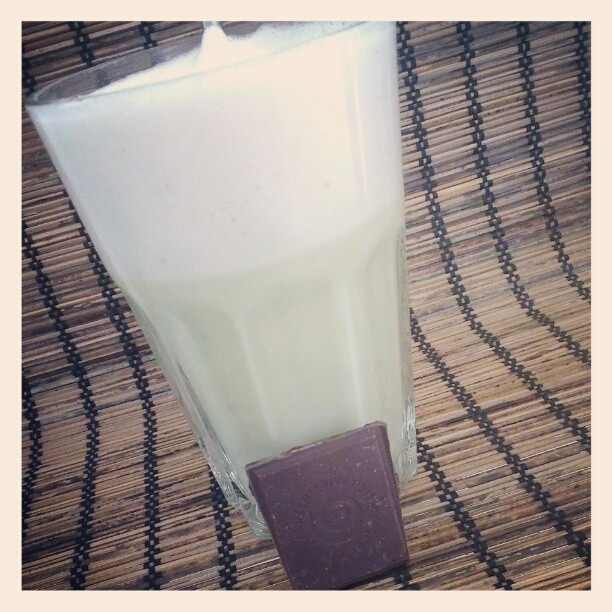 [5%2520Matcha%2520Latte%2520und%2520ein%2520St%25C3%25BCck%2520dunkle%2520Schoki%255B3%255D.jpg]