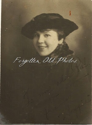 Gal with hat and fur collar DL Antiques