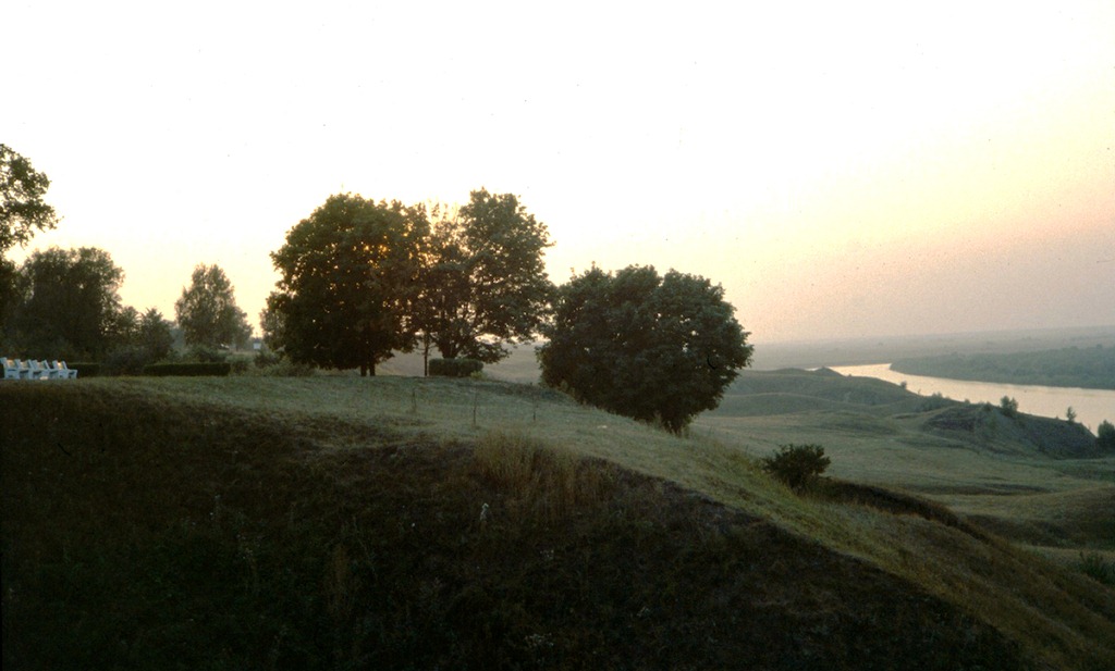 [548%2520atardecer%2520junto%2520al%2520r%25C3%25ADo%2520Oka%255B6%255D.jpg]