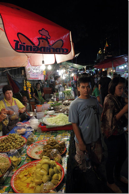 Markets selling lots of goodies for people visiting temple on Loi Krathong