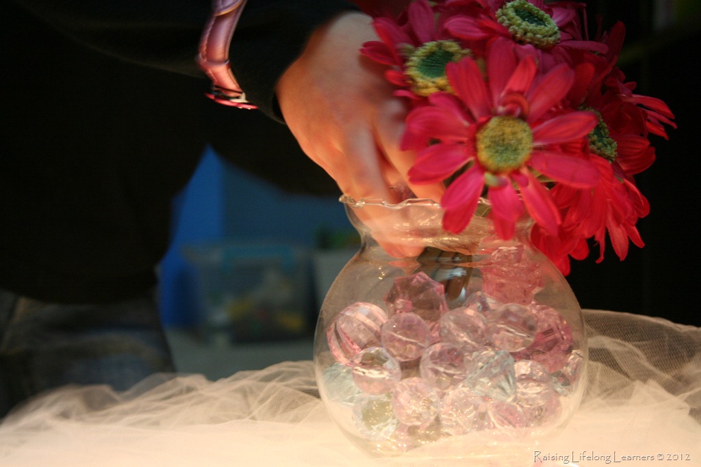 [Light%2520Table%2520Play%2520-%2520Jewels%252C%2520Tulle%252C%2520and%2520Flowers%255B3%255D.jpg]