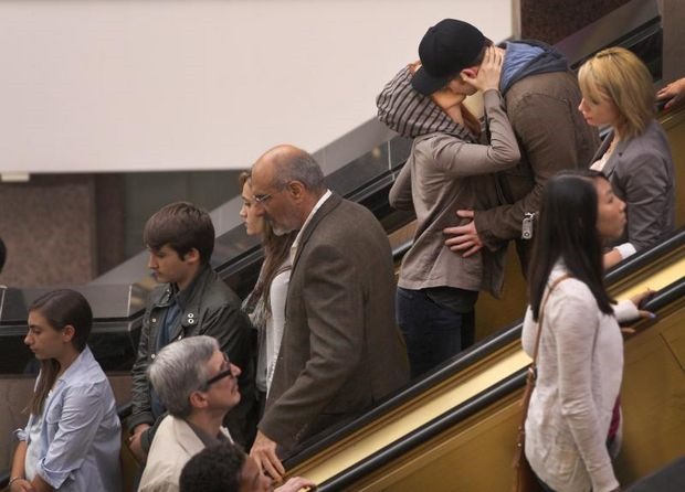 Amerika Kapitány és Fekete Özvegy csókja az Amerika Kapitány 2 forgatásán 02