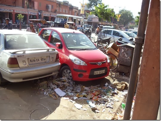 DSC01070 - Cena de rua em Jaipur - lixo na rua