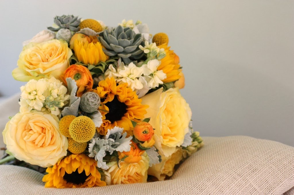 [sunflowers-bridal-bouquet-2-1024x682.jpg]