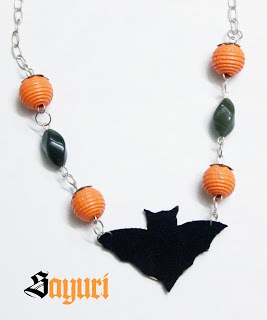 [halloween-beaded-bat-necklace5.jpg]