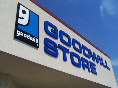 [NetLeaseGoodwillStoreForSale%255B4%255D.jpg]