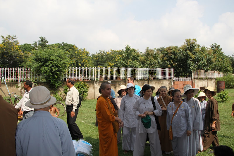 Những hình ảnh hoạt động từ thiện trong chuyến hành hương Ấn Độ năm 2010