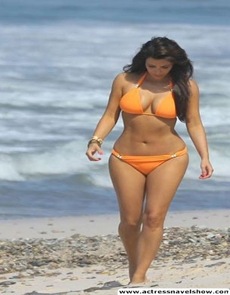 kim-kardashianspicy Bikini -in-beach-hot-images (9)