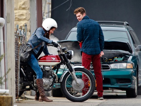 Mary Jane Meets Peter Parker in The Amazing Spider-Man 2 Set Footage 04 Mary Jane Meets Peter Parker in The Amazing Spider-Man 2 Set Footage 04