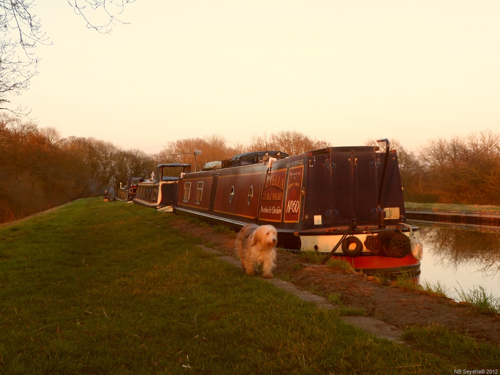 [SAM_0033%2520Moored%2520near%2520Aqueduct%255B3%255D.jpg]