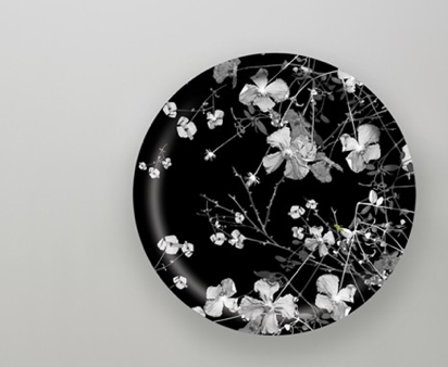 This pretty decorative plate will add some romance to Kerstin's bar. (gretelhome.com) This pretty decorative plate will add some romance to Kerstin's bar. (gretelhome.com)